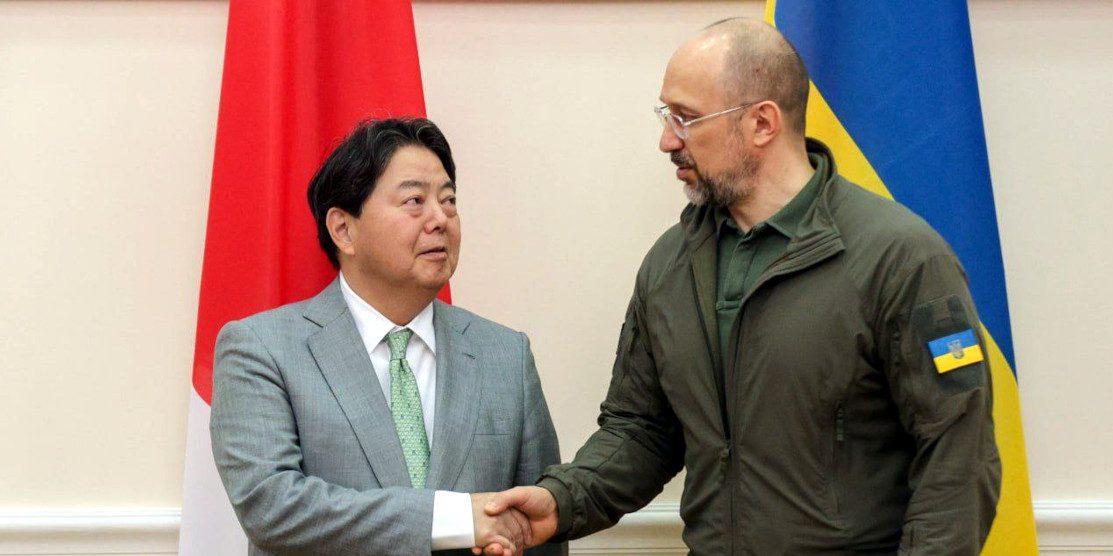 Голова МЗС Японії Хаяші Йошімаса і прем'єр-міністр України Денис Шмигаль