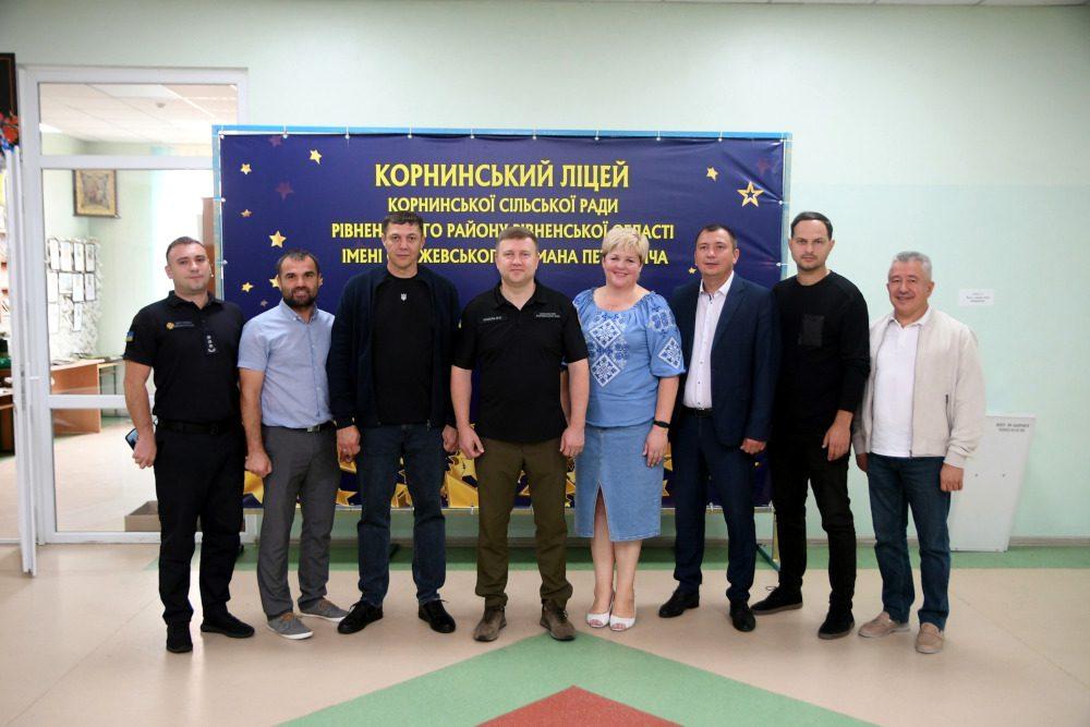 Групова світлина.