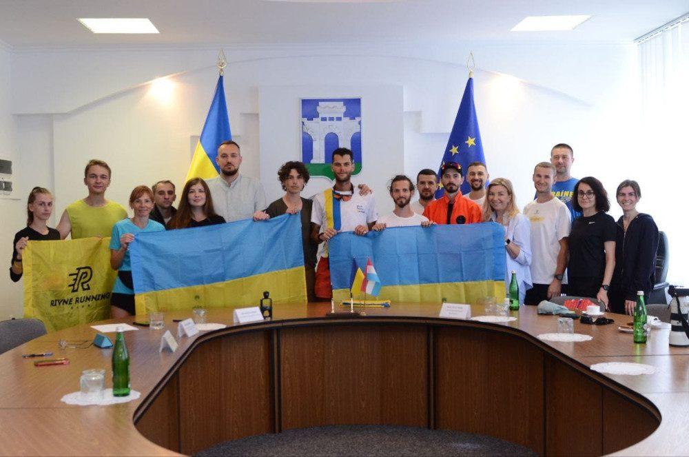 Групова світлина.