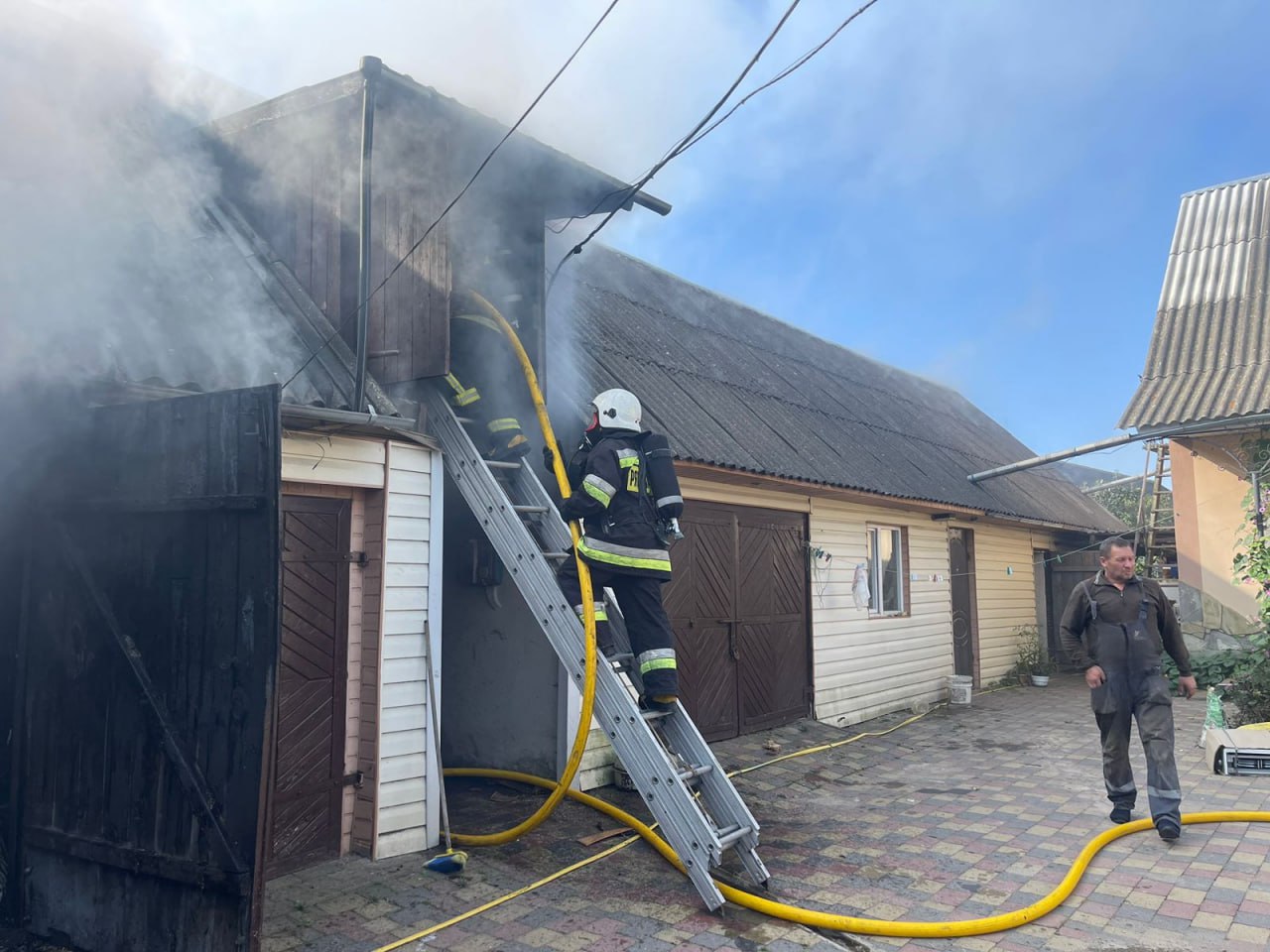 На Дубенщині вогнеборці ліквідували пожежу у приватному господарстві На Дубенщині пожежа