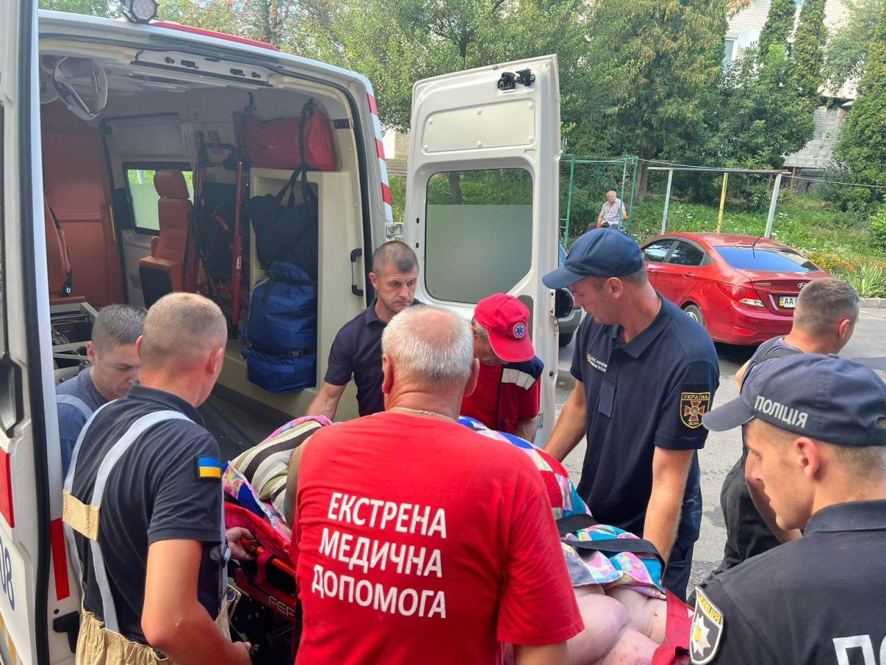Транспортувати жінку медикам допомогли рятувальники Рівненщини