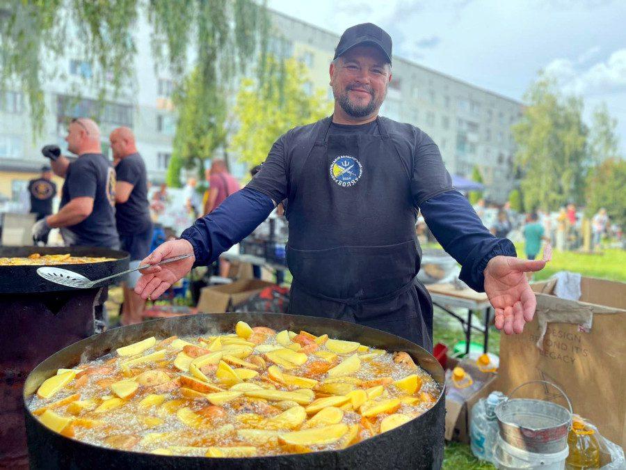Під час збору на ЗСУ.