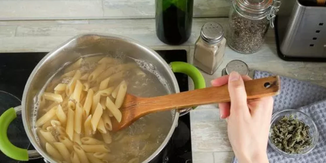 Приготування макаронів.