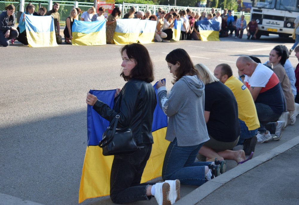 Громада зустрічає Героя.