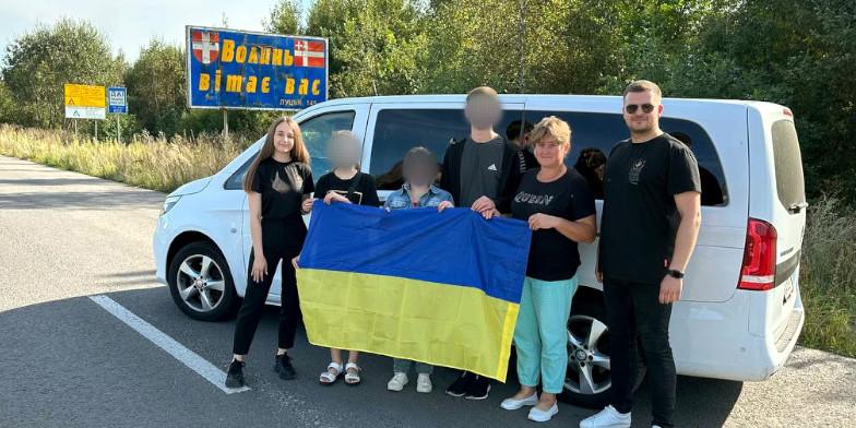 Україна повернула ще трьох підлітків з рф