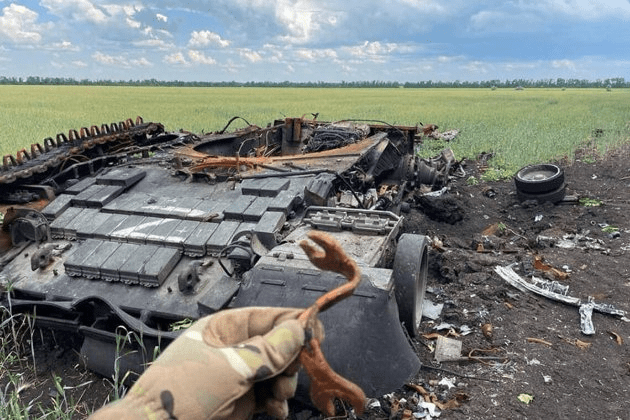 Загальні втрати російських загарбників становлять 263,4 тис. осіб, знищено майже 8600 бронемашин ворога ‒ Генштаб ЗСУ