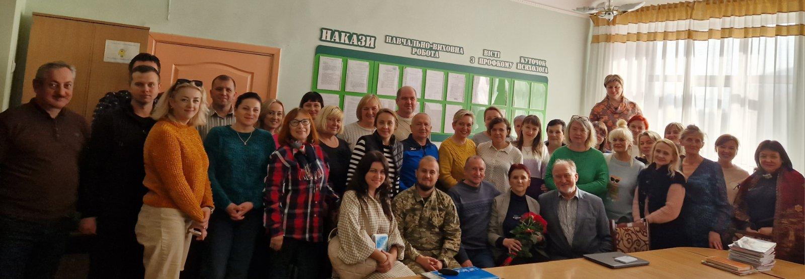 Історія вчительки, яка присвятила півстоліття свого життя одному навчальному закладу