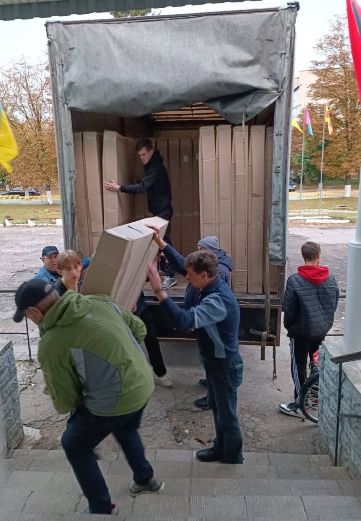 Привезли побутові речі.