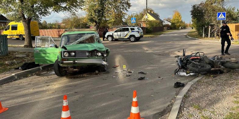 Місце випадку й пошкоджені транспортні засоби.