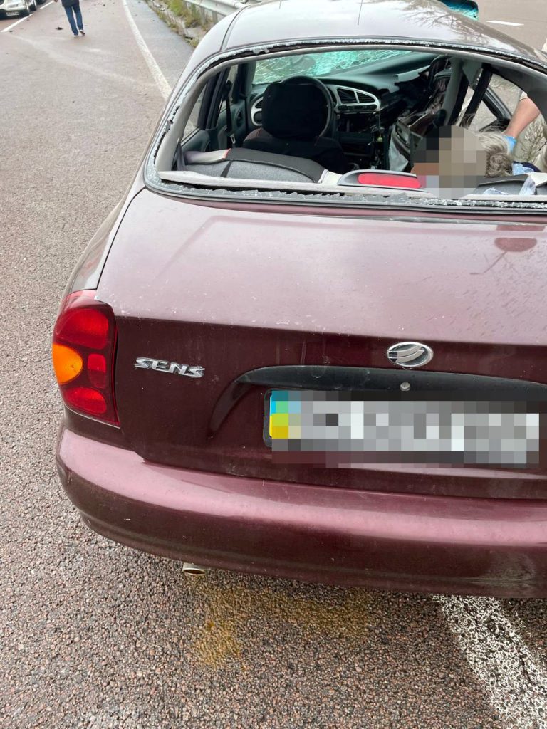 Розбитий «Daewoo Lanos».