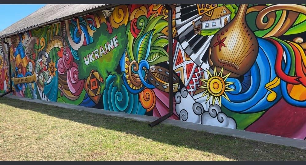 Музика й Україна в стилі doodle: у Сарнах створили рекордний мурал
