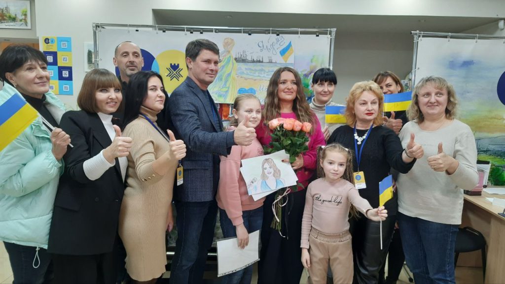 V-Rivnomu-Natalia-Mohylevska-zaspivala-YA-vdoma-z-ditmy-z-Mariupolia