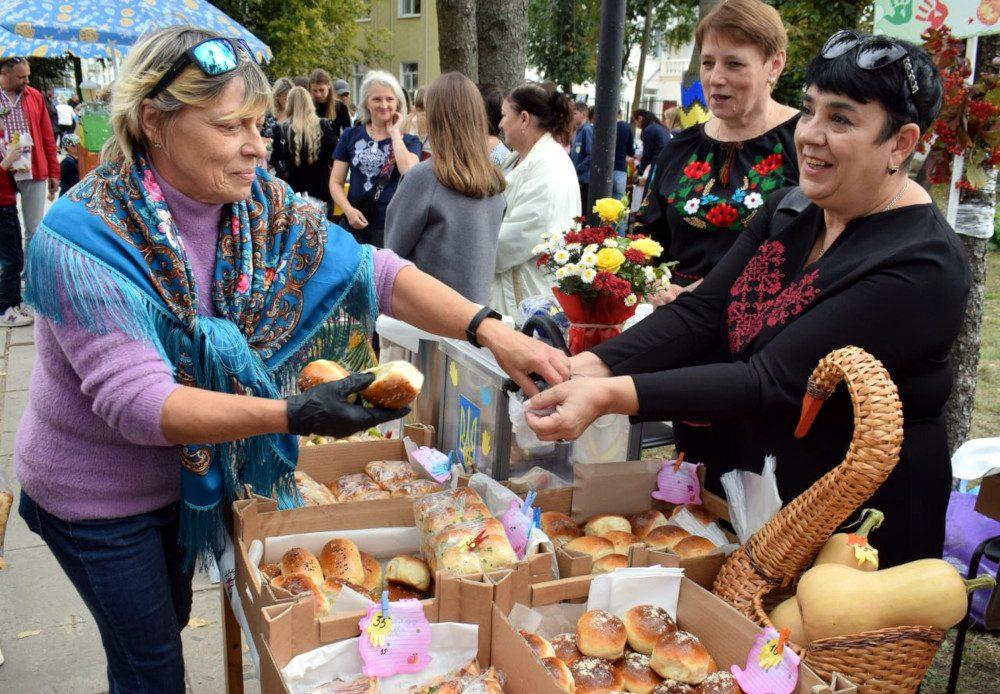 На ярмарку.