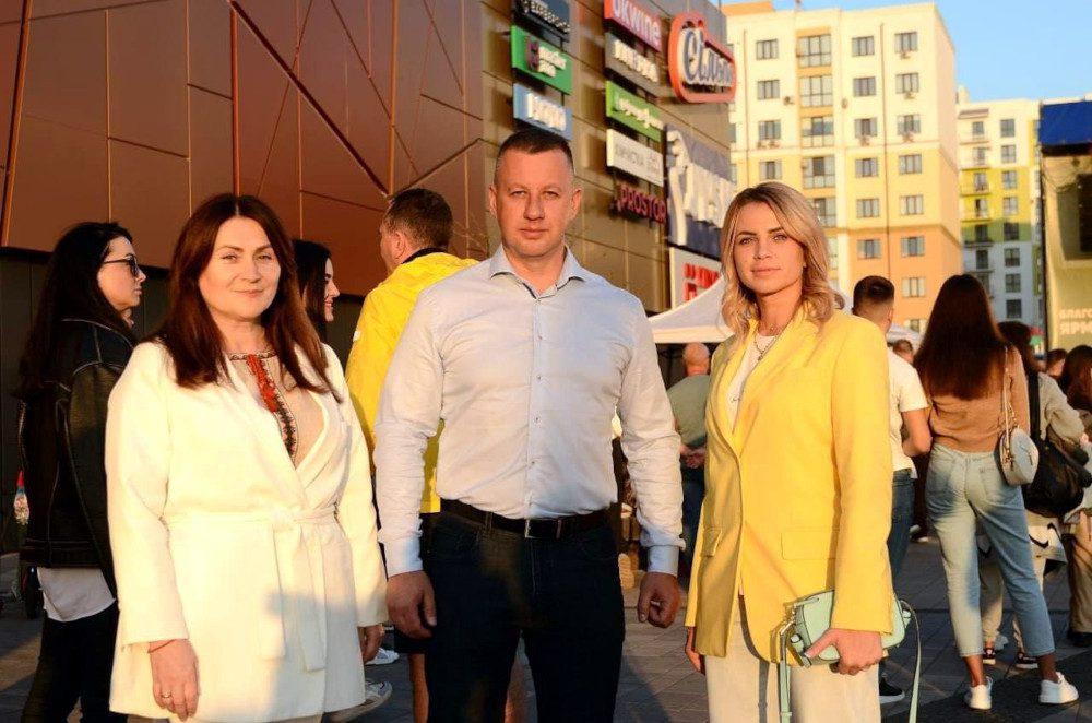 Світлана Марчук, Віктор Шакирзян, Катерина Марчук.