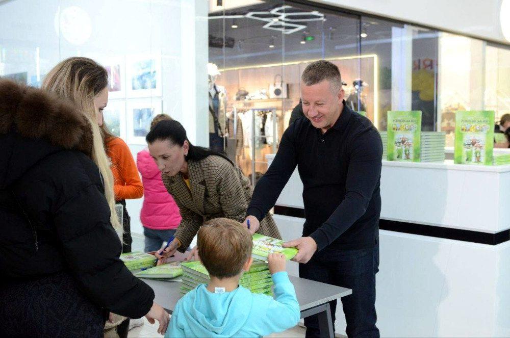 На благодійному заході.