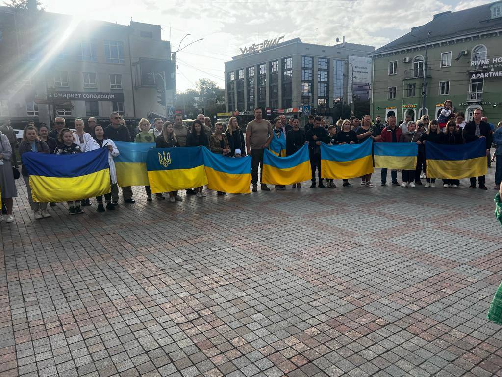 Центральний майдан Рівного завмер
