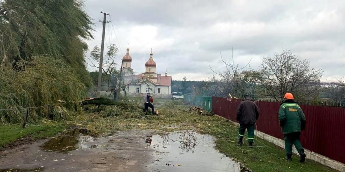 Працює бригада.