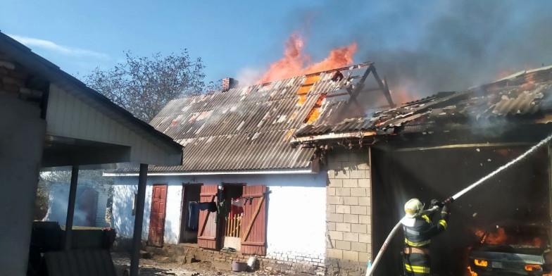 Горить обійстя в селі Острожець