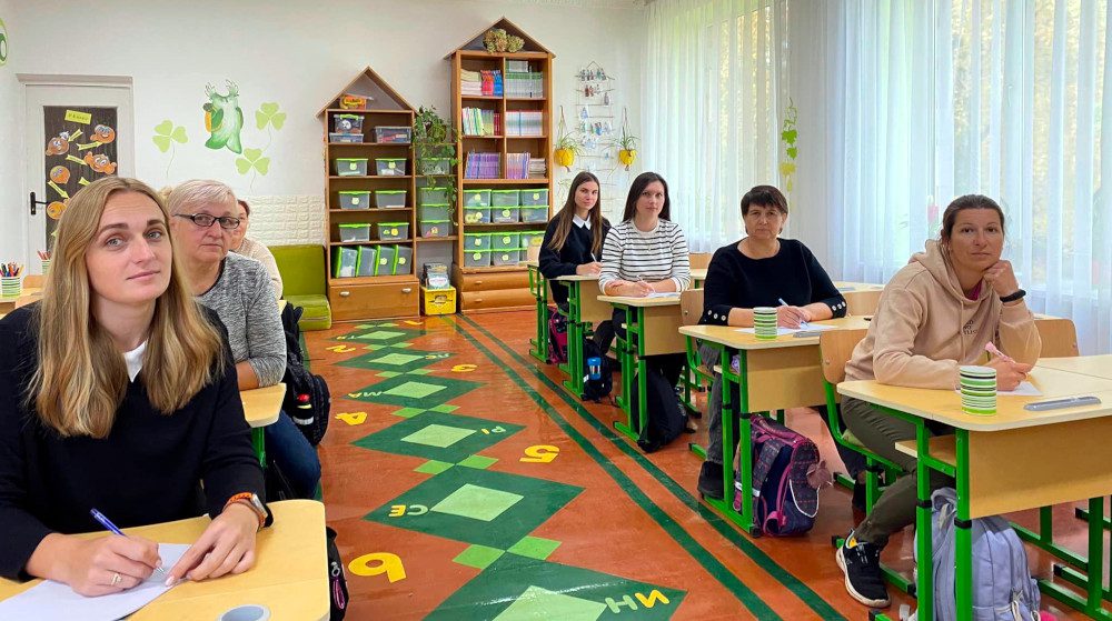 Пишуть радіодиктант.