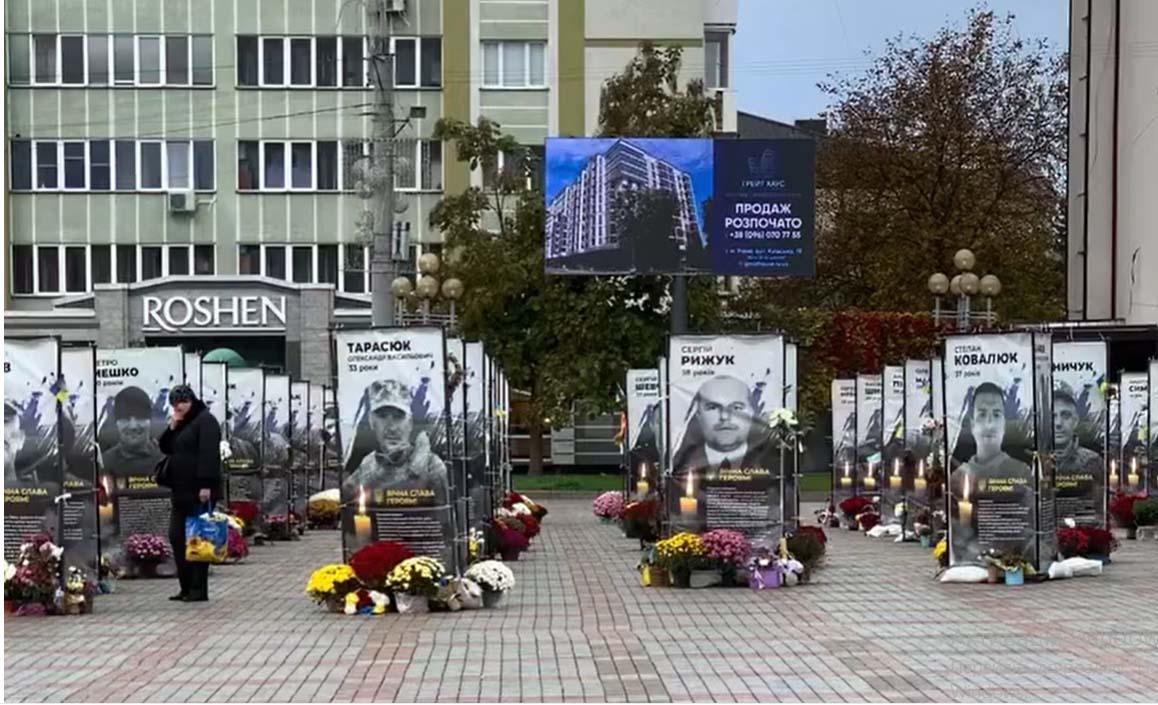 рівнянка звернулася до підприємців щодо реклами на екрані на майдані незалежності