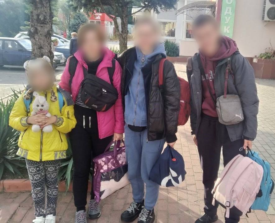 троє дітей повернулися