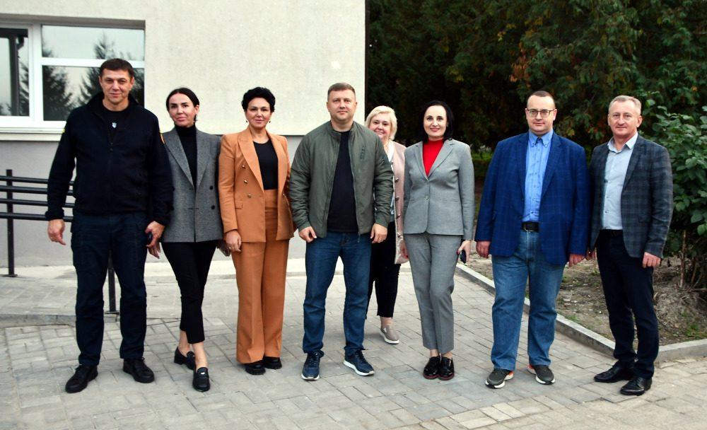 Гості і керівництво області відвідують госпіталь.