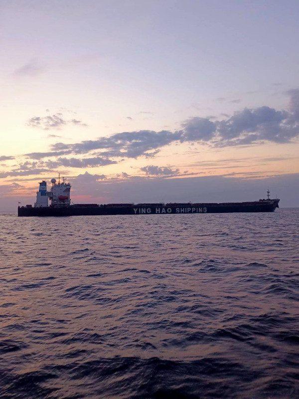 Судно вийшло в море.