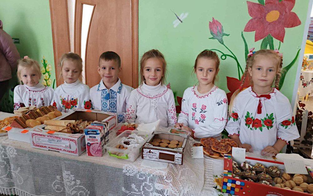 Ярмаркують.
