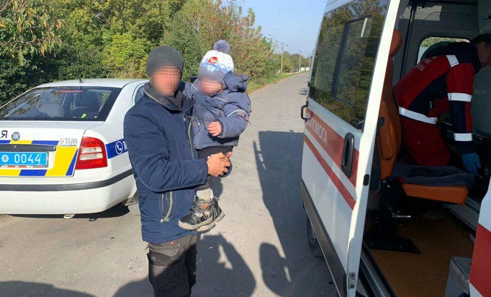 Батько з хлопчиком.