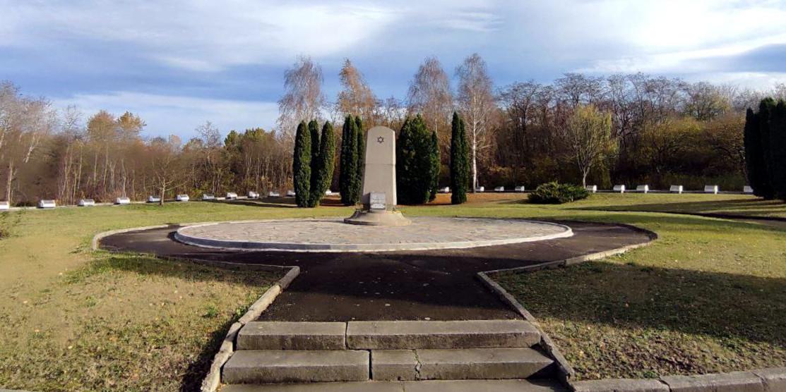 Меморіальний комплекс в урочищі Сосонки.
