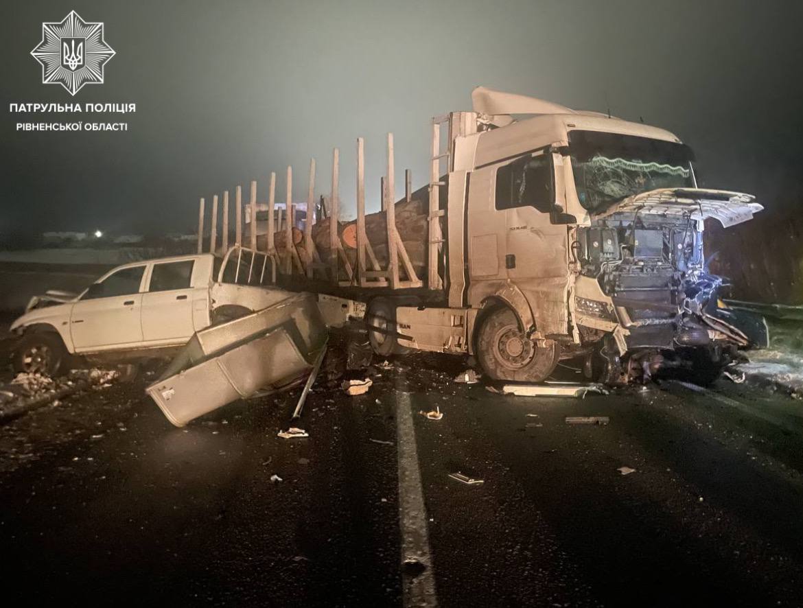 На Рівненщині сталася ДТП з потерпілими за участі 5 автомобілів