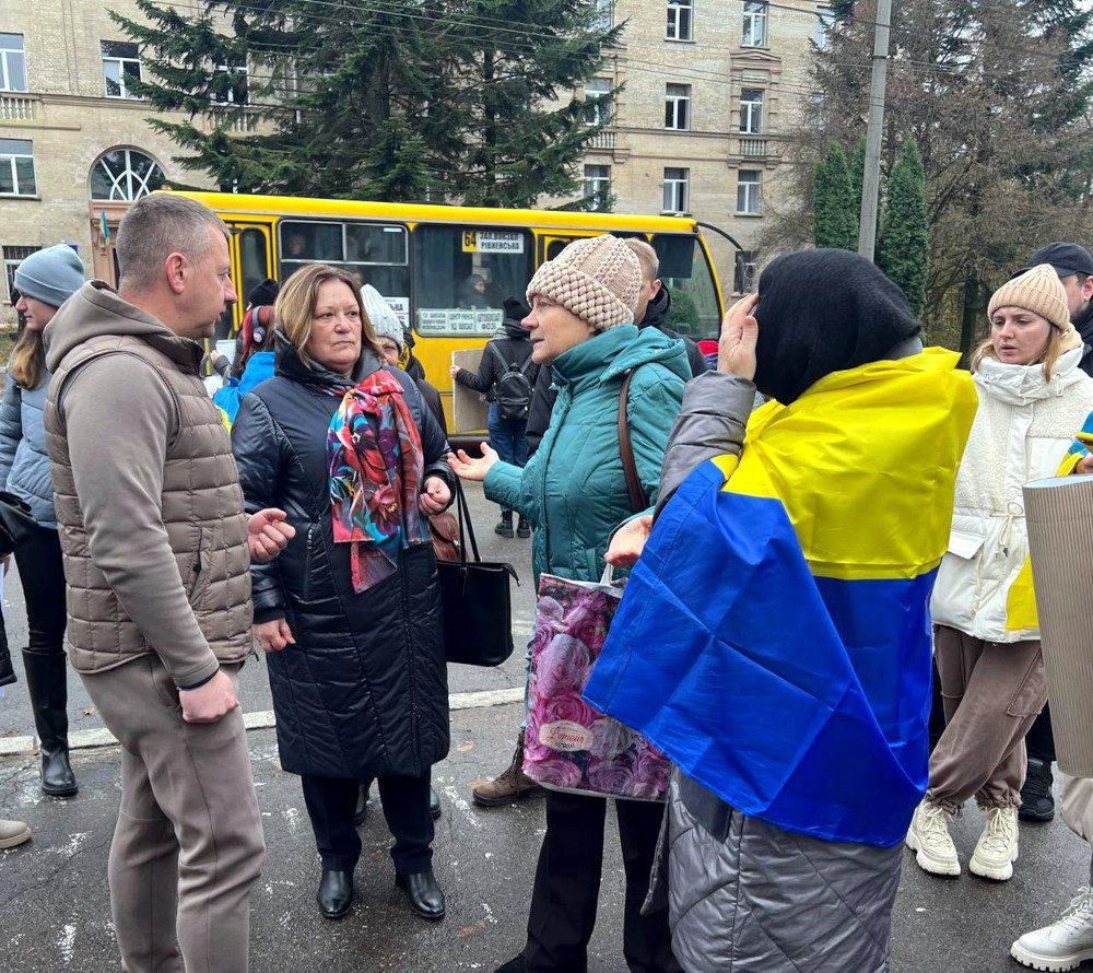 Акція на підтримку ЗСУ в Рівному.