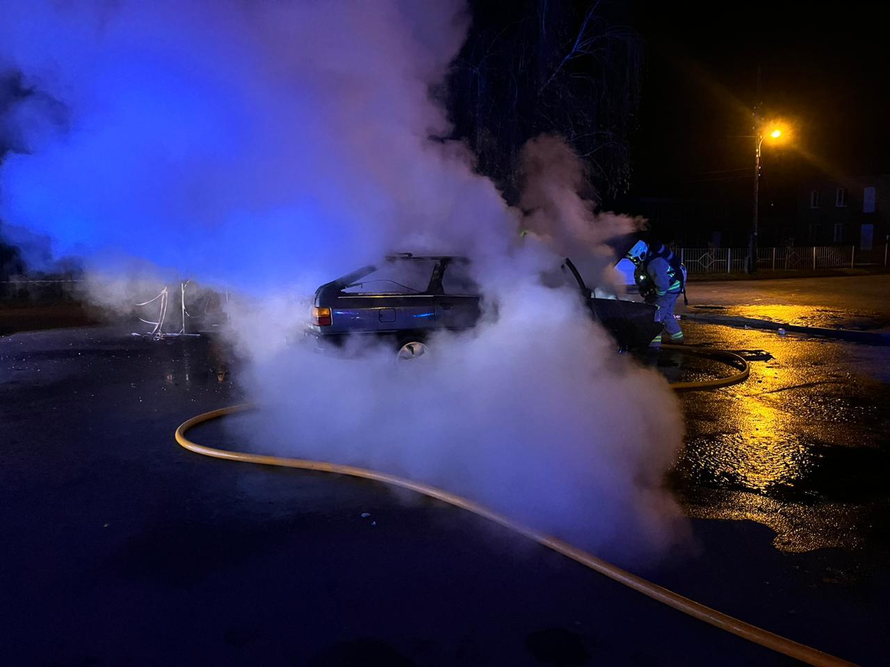 Опівночі у Рівному горіло авто опівночі горіло авто