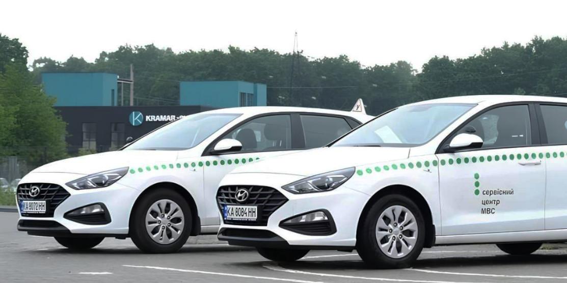 Автомобілі.