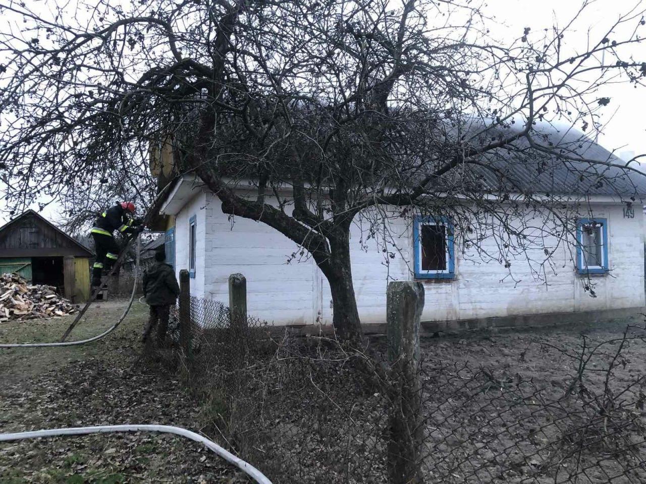 На пожежі на Рівненщині врятували чоловіка