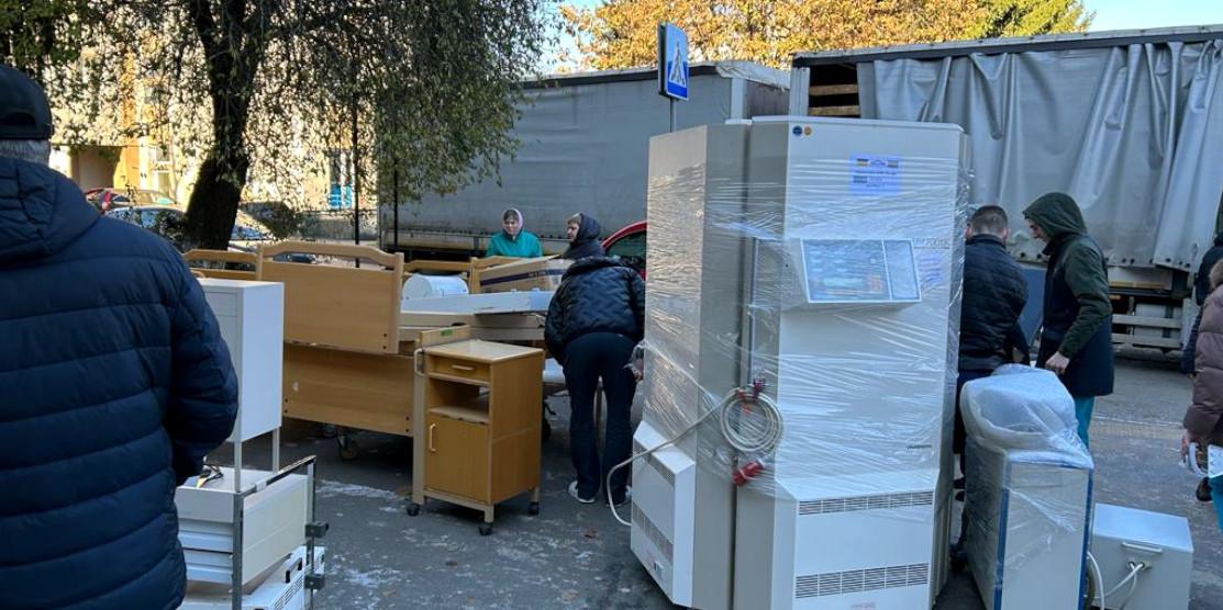 Розвантаження допомоги.
