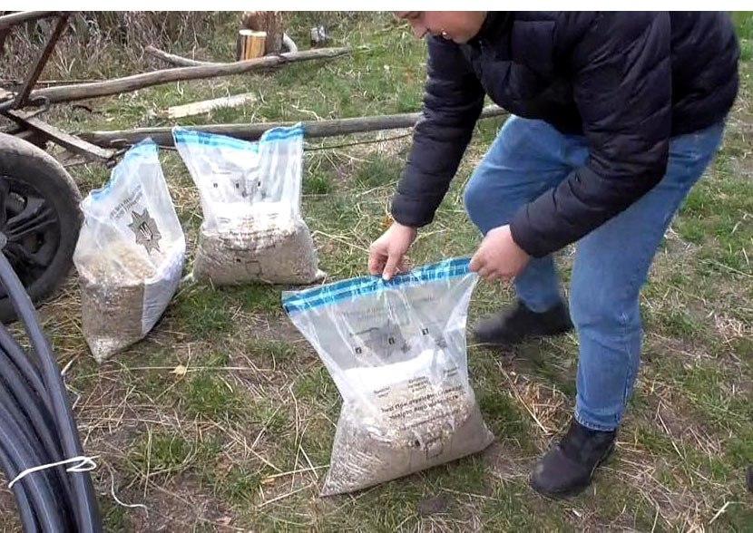 На незаконному видобуванні бурштину викрили жителя Рівненщини