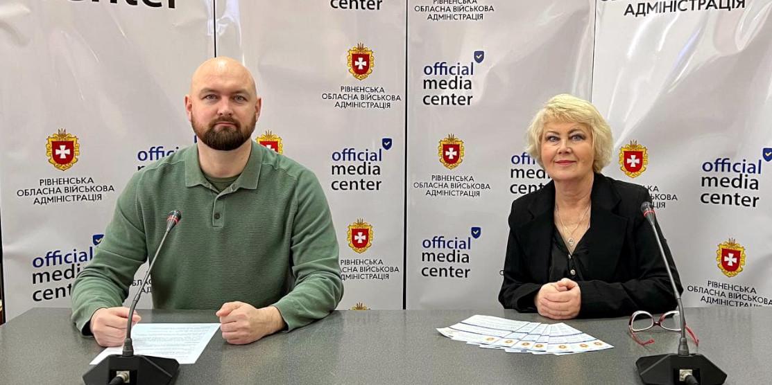 Модератор Олександр Поліщук і Ольга Яковлєва