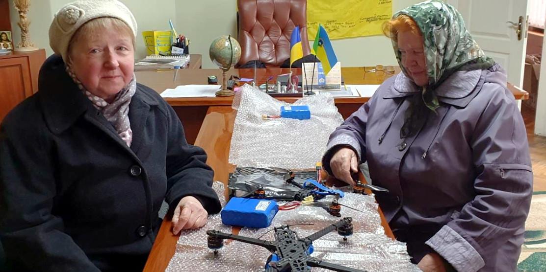 Дві пенсіонерки, які купили дрони.