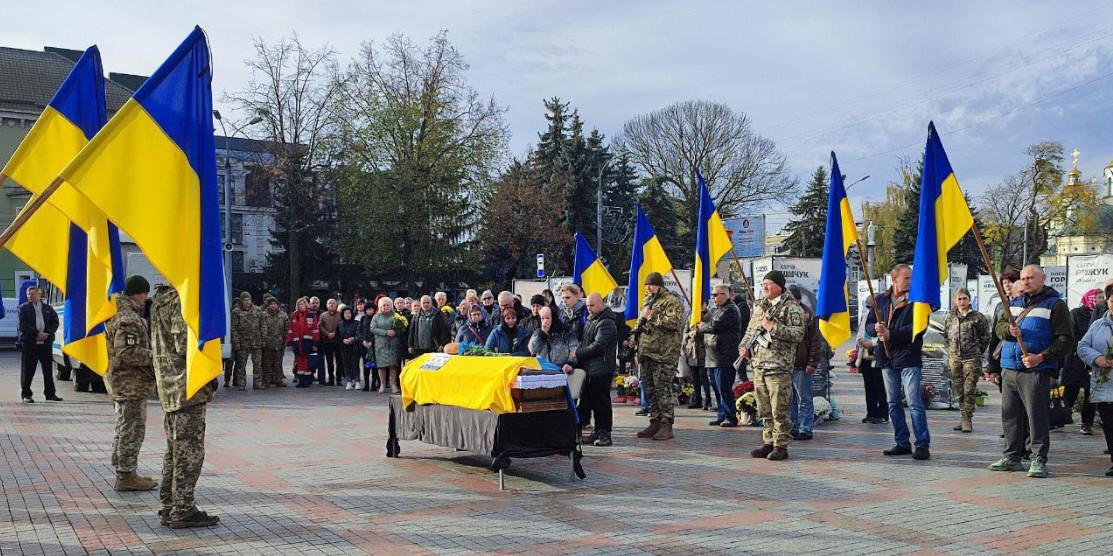 В Рівному сьогодні прощалися з двома Захисниками