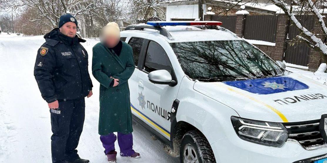 Розгублена жінка і поліція.