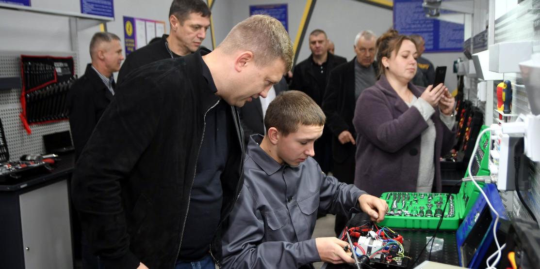 В лабораторії генераторів