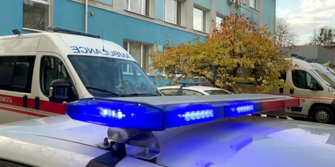 Поліцейське авто і швидка.