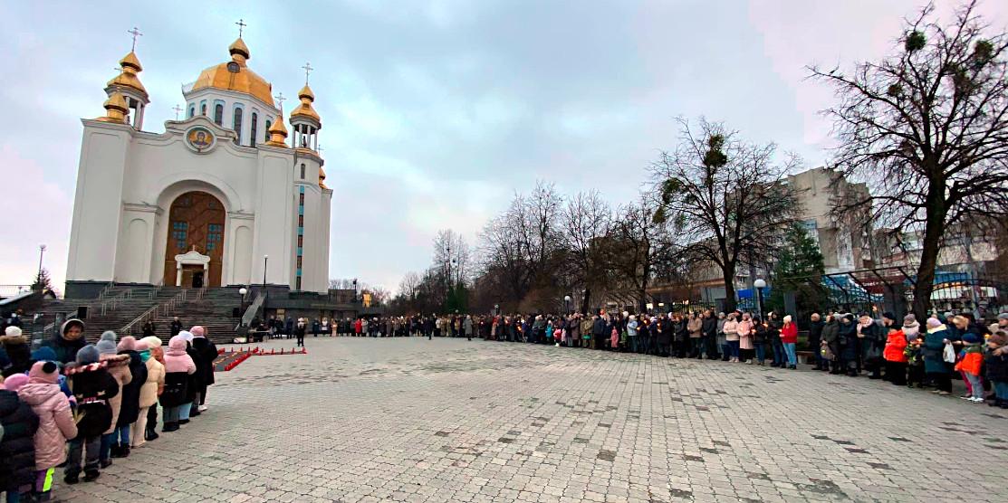 Біля Свято-Покровського собору в Рівному.