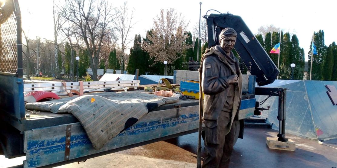 У Ніжині встановили пам’ятник Герою України Олександру Мацієвському Встановлення пам'ятника Герою України Олександру Мацієвському.