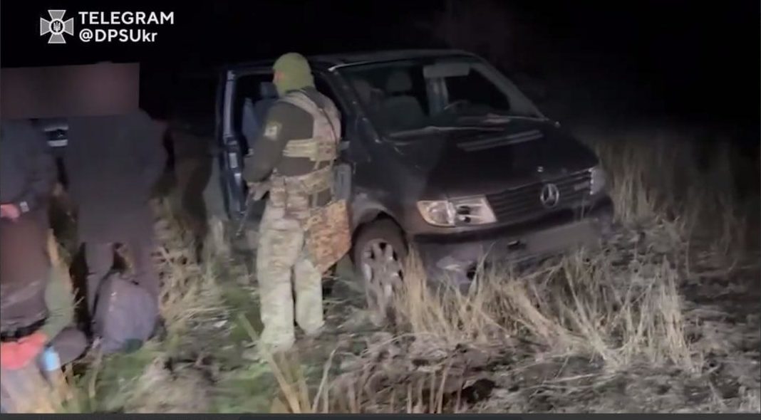 Прикордонники спіймали «на гарячому» перевізників разом з порушниками