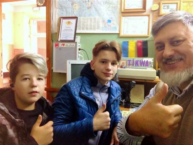 Павло Тарасович з учнями.