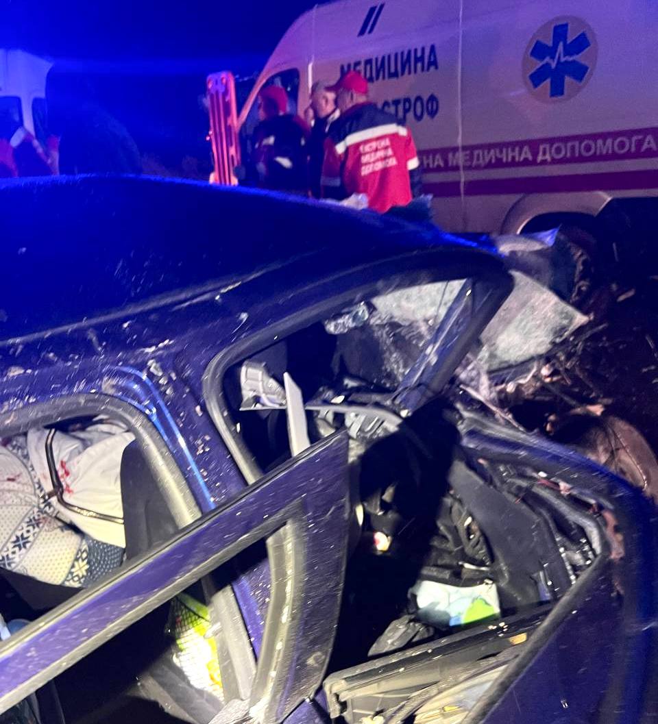 У зв’язку з автопригодою неподалік Рівного обмежений рух