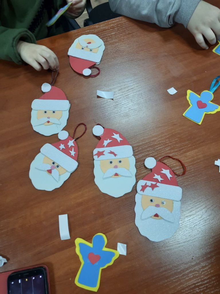 Різдвяні іграшки у Рівному виготовляли діти - фото 1