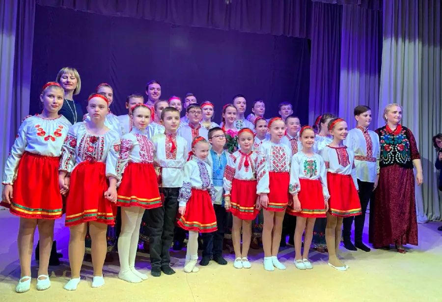 Діти-виконавці музично-театралізованого дійства "Різдвяні візерунки".